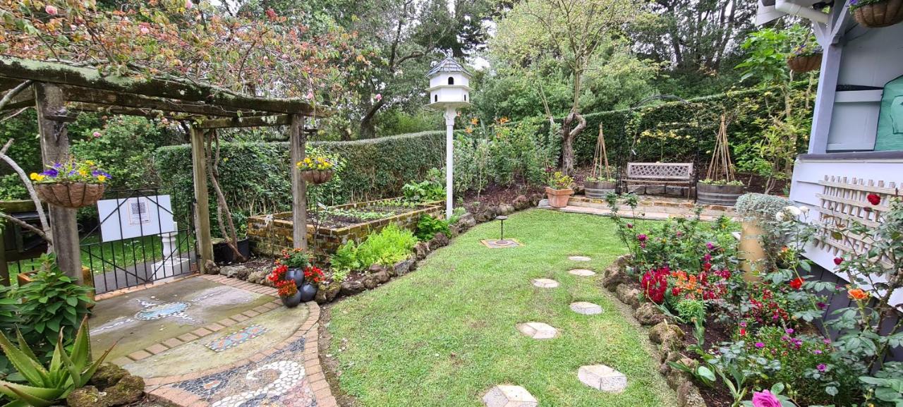 Dovecote House Bed & Breakfast Auckland Exterior photo
